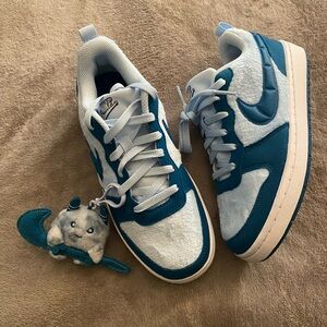 Nike Kids Teal and White Low-Top Sneakers with Plush Accents